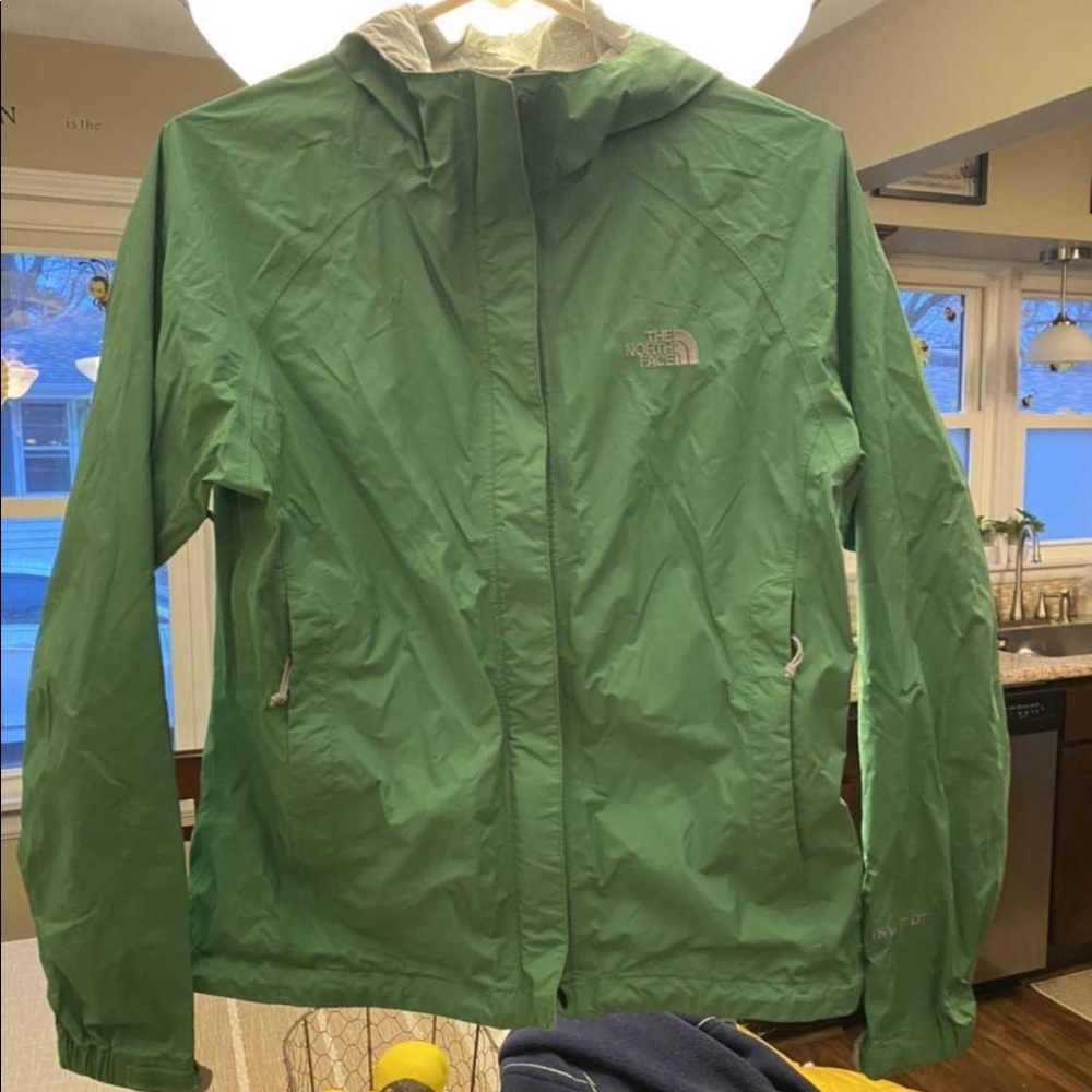 EUC The North Face Hyvent DT rain jacket / windbreaker